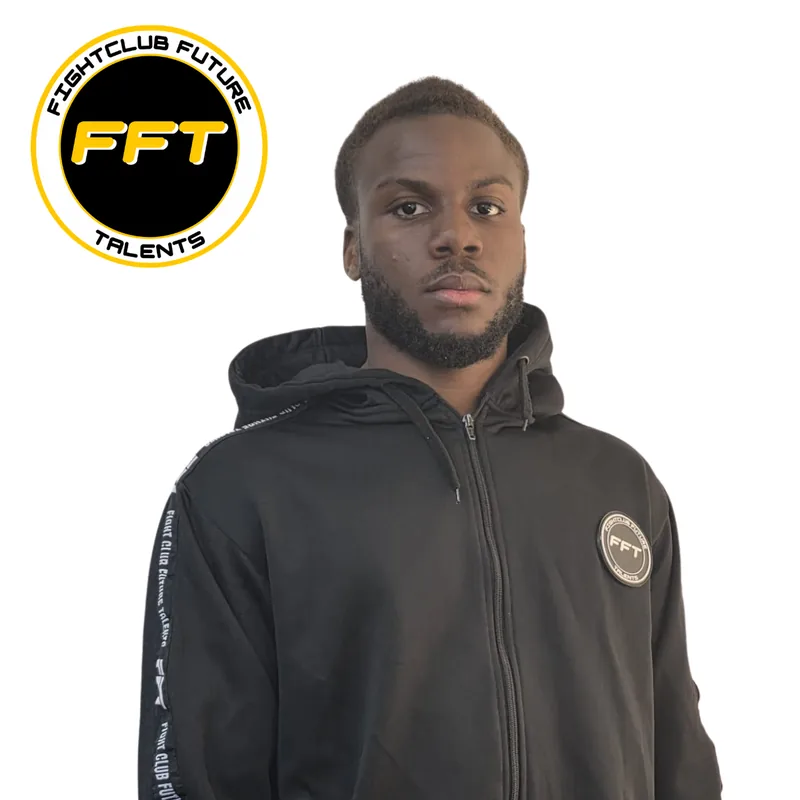 Elijah assistent trainer en wedstrijdvechter bij Fightclub Future Talents
