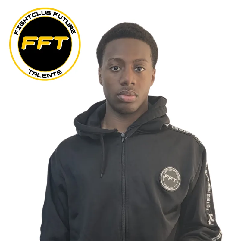 Jonathan assistent trainer bij Fightclub Future Talents
